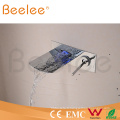 Chromé plaqué avec bec en acier inoxydable bec de bain LED Wall Mount robinet